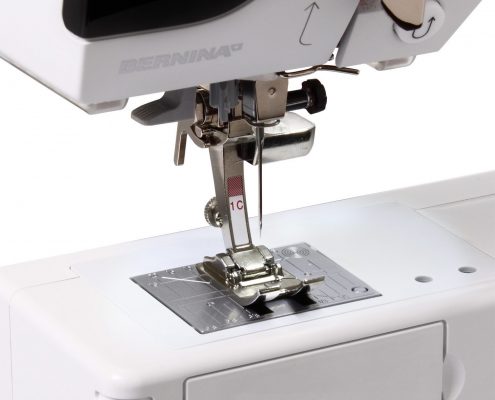 machine-a-coudre-et-a-border-bernina-580-2